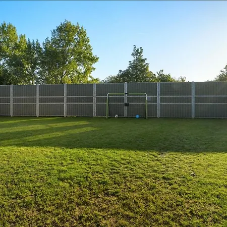 Newly Renovated Close To Downtown Esbjerg, With Garden *