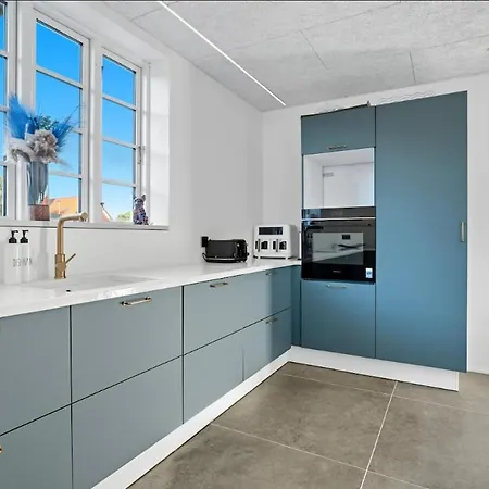Newly Renovated Close To Downtown Esbjerg, With Garden 에스비에르