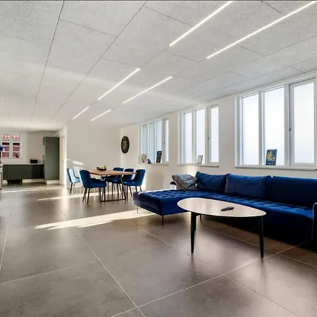 아파트 Newly Renovated Close To Downtown Esbjerg, With Garden 에스비에르