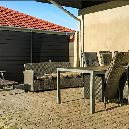Newly Renovated Close To Downtown Esbjerg, With Garden *