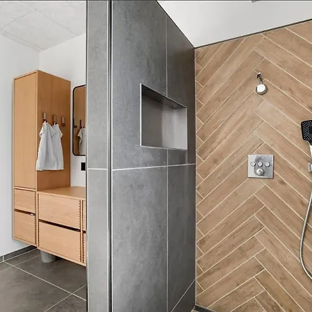Newly Renovated Close To Downtown Esbjerg, With Garden 아파트 에스비에르