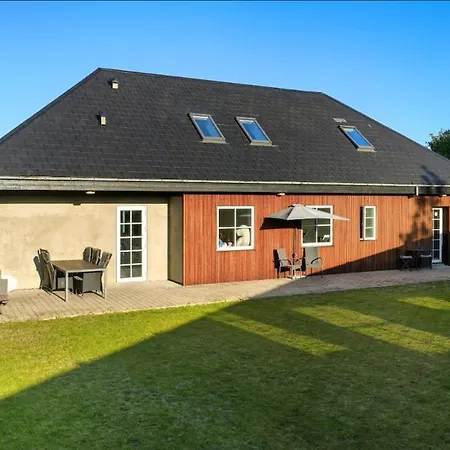 Newly Renovated Close To Downtown Esbjerg, With Garden * 에스비에르