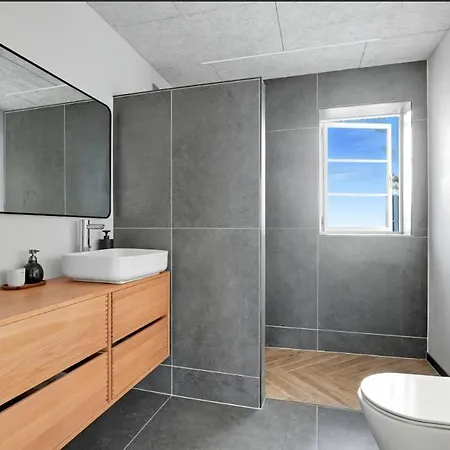 Newly Renovated Close To Downtown Esbjerg, With Garden Apartamento *