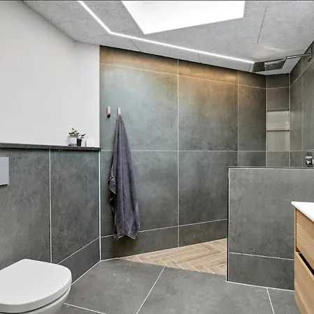 아파트 Newly Renovated Close To Downtown Esbjerg, With Garden *